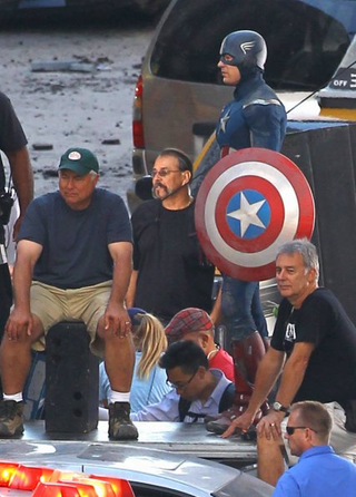 Illustration for article titled The Avengers set photos